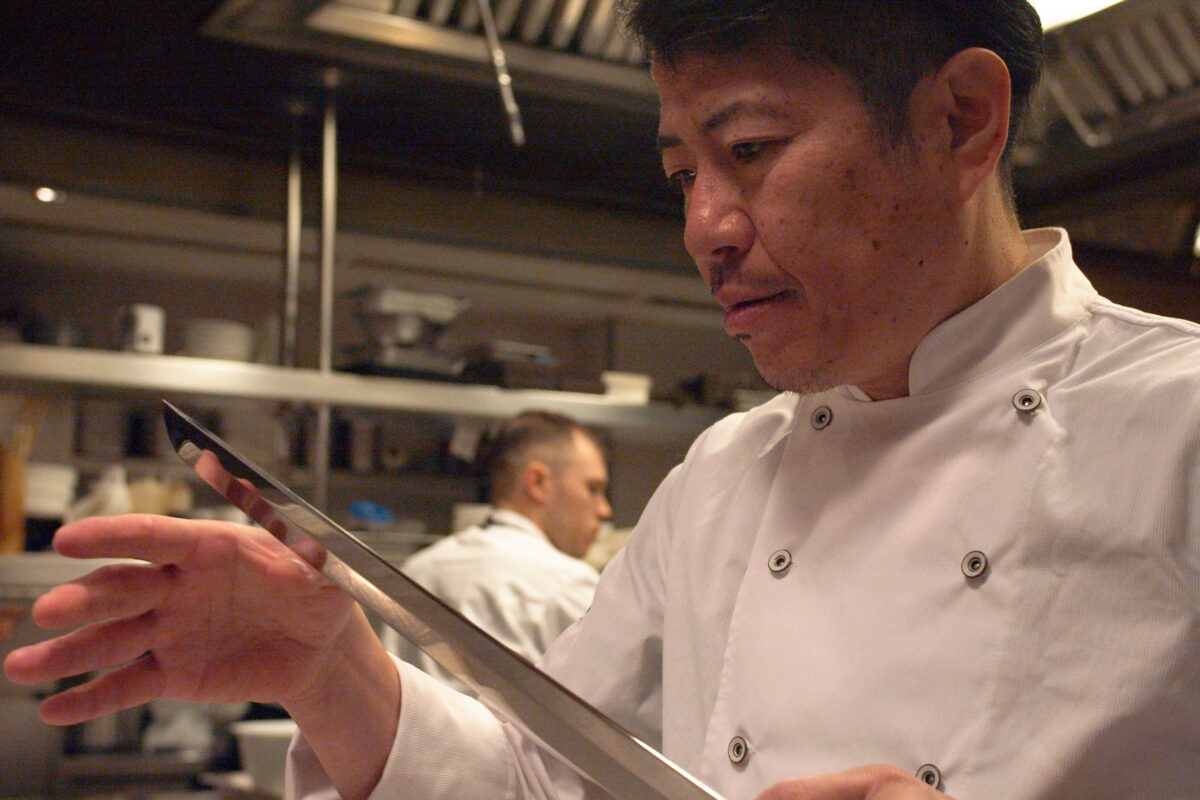 Viu l’art del ronqueig de la tonyina de la mà de Hideki Matsuhisa!