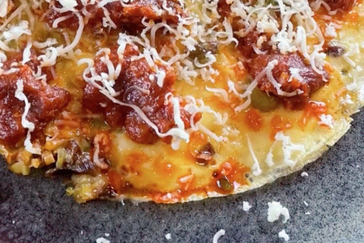 Recepta: truita d’alls tendres, sobrassada i formatge de Maó