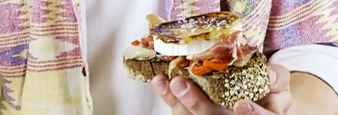 Receta: tostada con escalivada y queso de cabra