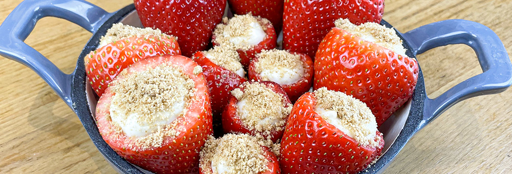 Empieza la semana con esta receta dulce: fresas rellenas de cheesecake