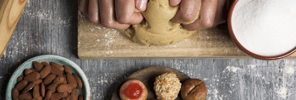 Preparemos panellets todos juntos para la castañada