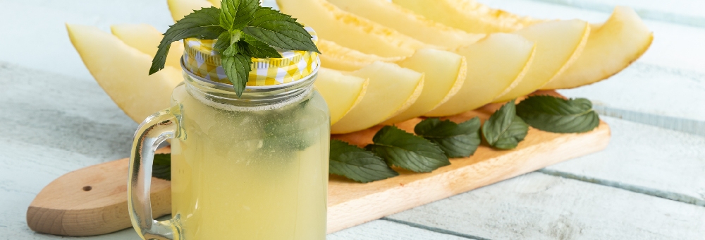 Mocktail de kombucha y melón, refrescante y lleno de sabor