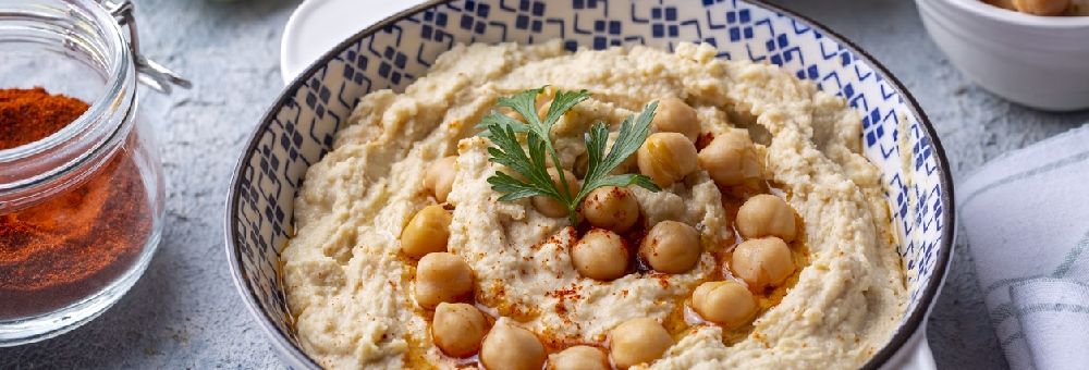 Comienza la semana con una receta original y divertida: hummus especiado