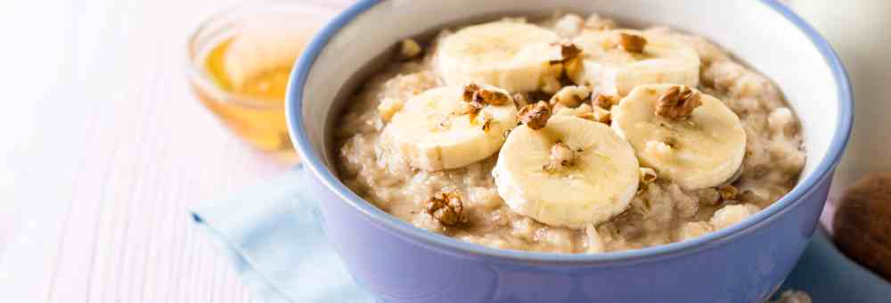 Prepara aquest deliciós overnight oat de civada, plàtan i crema d’avellanes