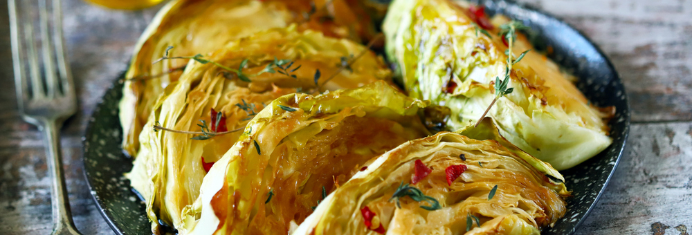 Col melosa con vinagreta de anchoa y granada,una receta llena de sabor y contrastes