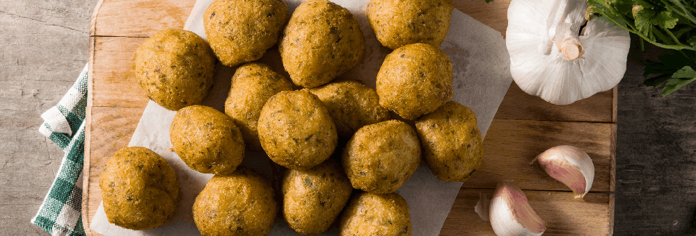 Receta de Buñuelos de bacalao y espinacas con mayonesa y ajo asado en la airfryer